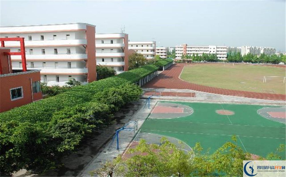 大邑中學(xué)在校學(xué)生總?cè)藬?shù)是多少？