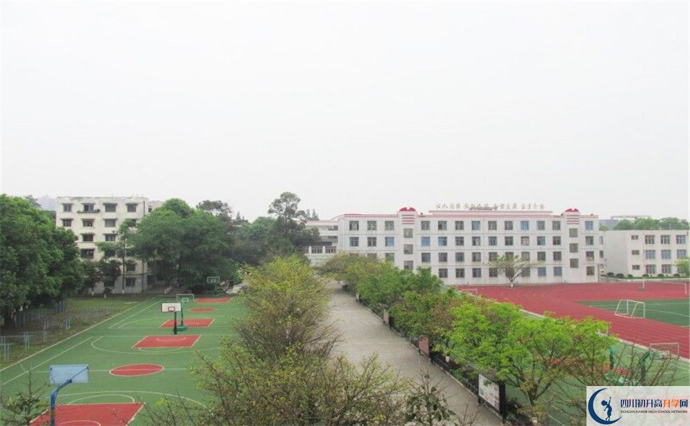 青白江中學(xué)今年的學(xué)費(fèi)怎么收取，是否有變化？