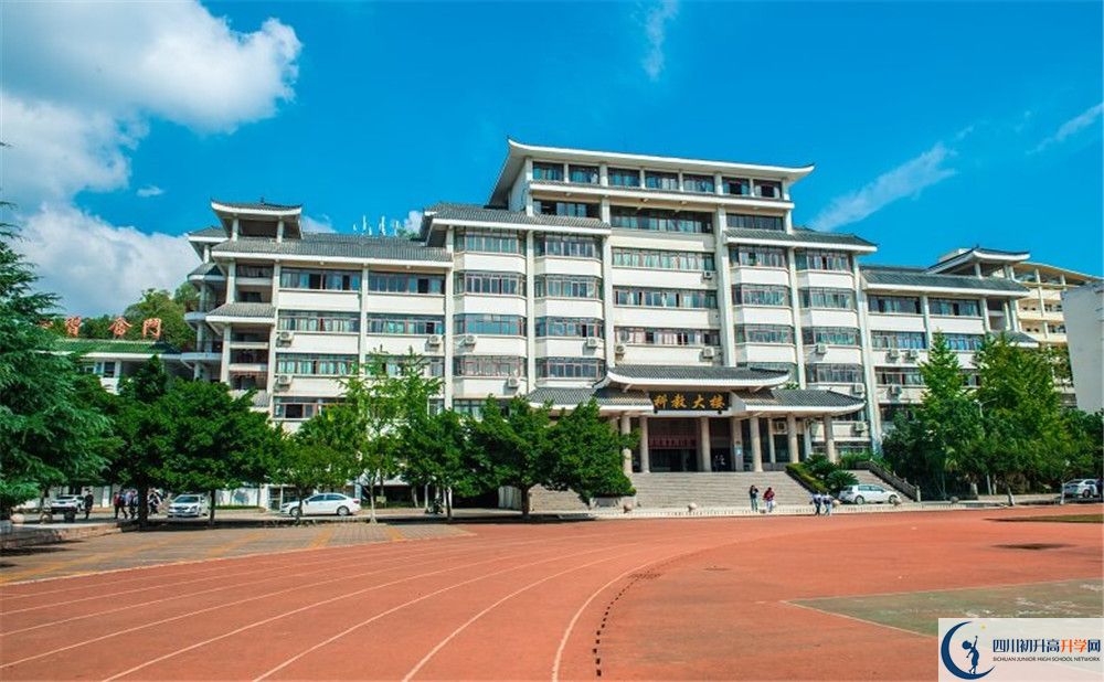閬中東風中學今年的錄取條件是否有變化？