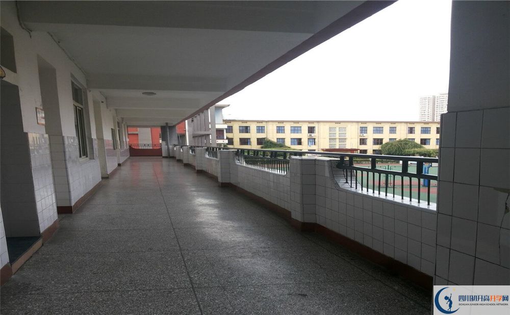 成都市通錦中學(xué)校地址在什么地方？