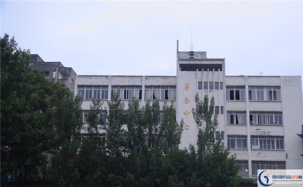 竹篙中學(xué)學(xué)費(fèi)是多少錢？
