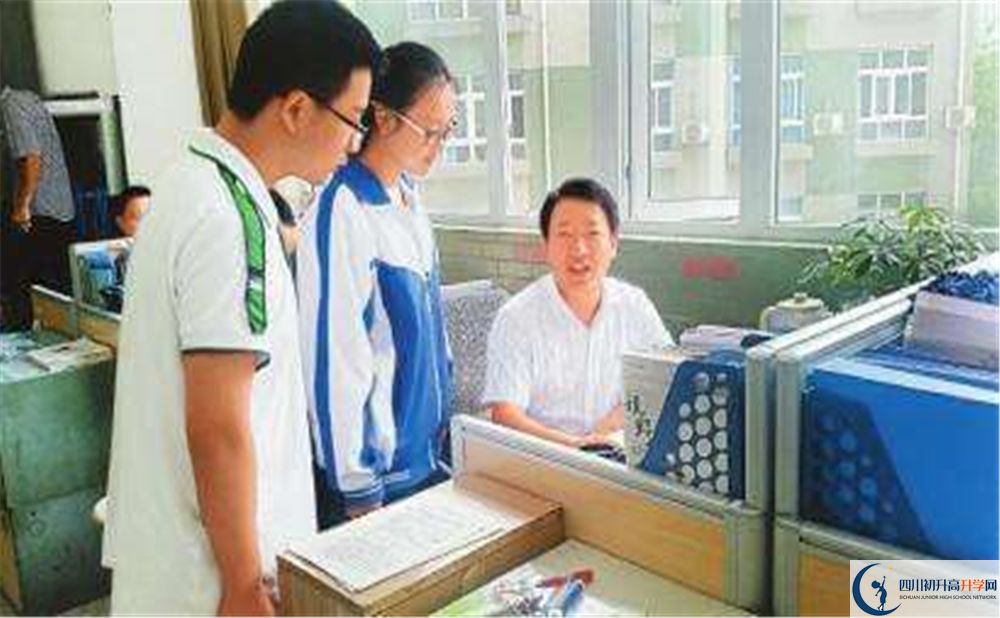 成都市第十七中學(xué)校2020年錄取分?jǐn)?shù)線是多少分？