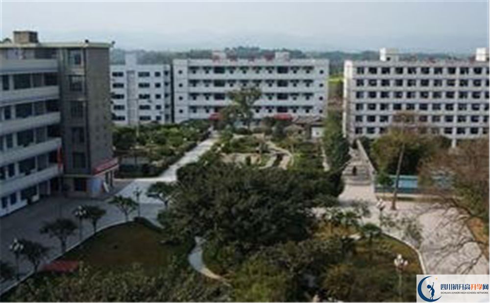 簡陽三岔中學往年的錄取分數(shù)線是多少分？
